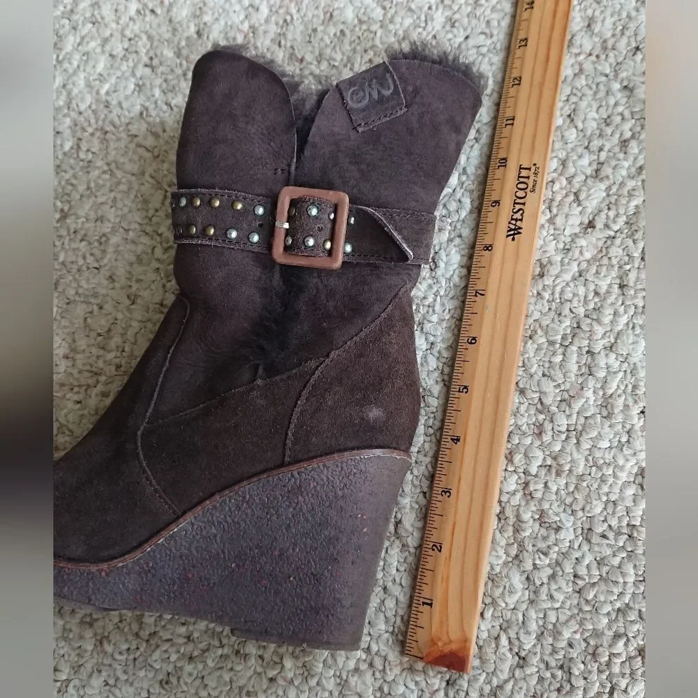 EMU Australia Heighton Wedge boots 100% Premium sheep Fur in dark brown Size 7
